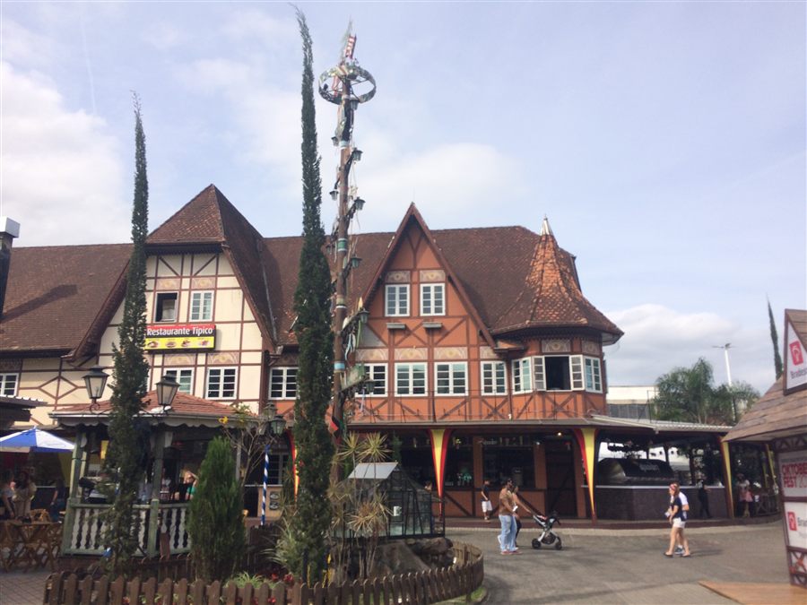 Arquitetura enxaimel típica da herança alemã em Blumenau, SC